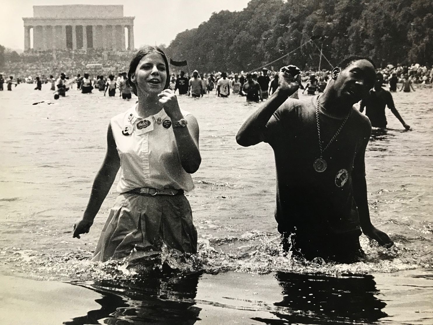 it-s-1968-who-s-that-wading-in-the-lincoln-memorial-s-reflecting-pool